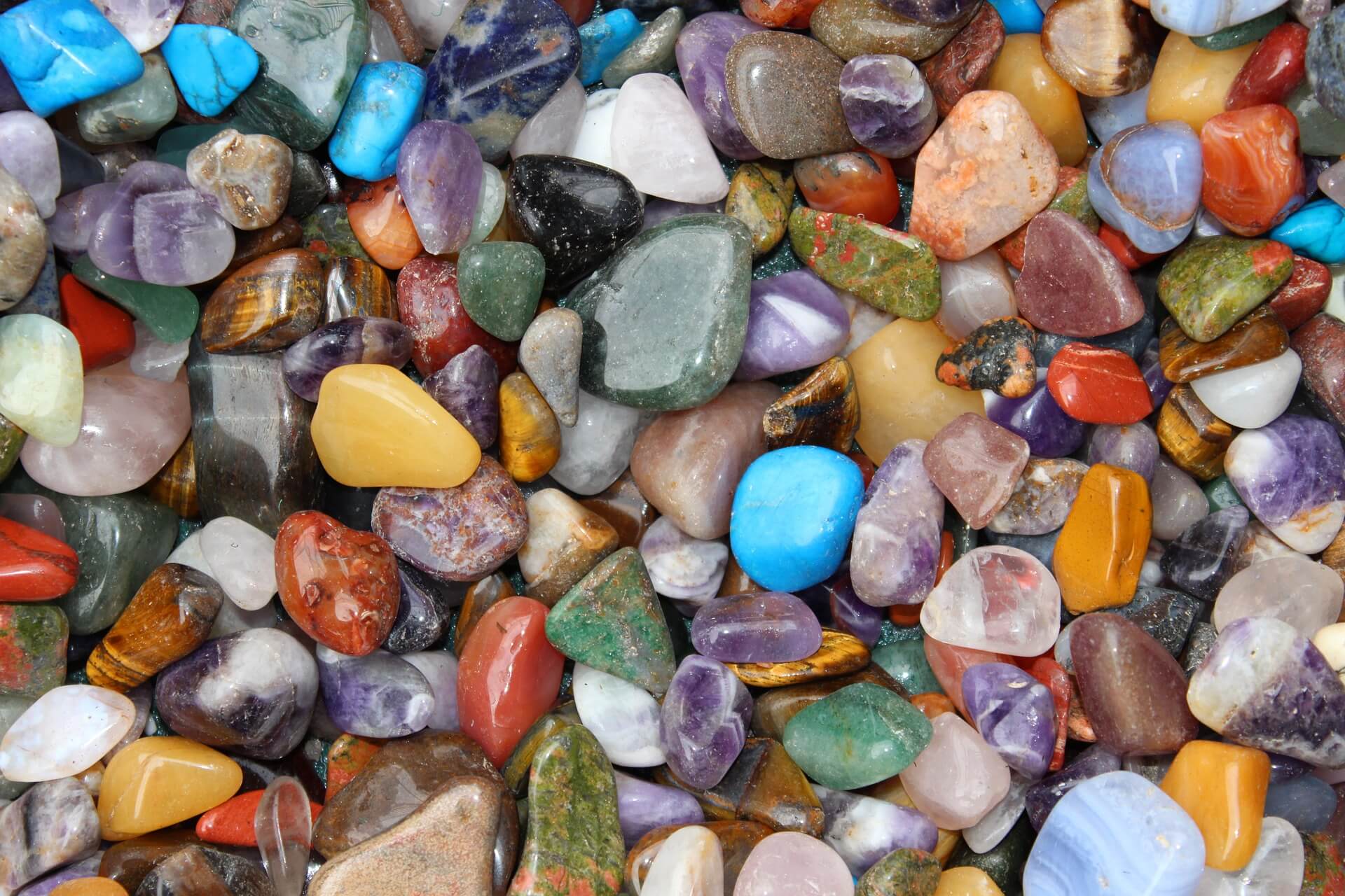 How to Use Gemstones to Attract Good Your Way